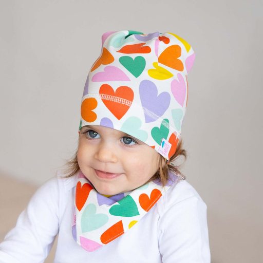 Beanie, szívek, színes